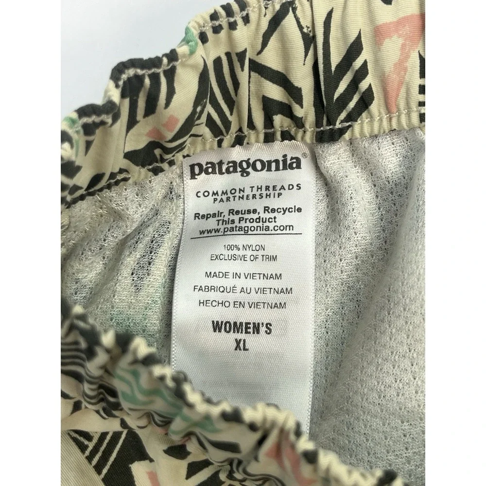Patagonia Barely Baggies Shorts Womens Size XL Geometric Print Travel Summer